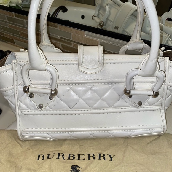 Beautiful white leather Burberry bag in very good condition. - Picture 2 of 6